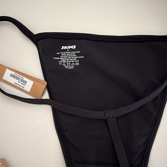 NWT Skims Thongs - Picture 2 of 3